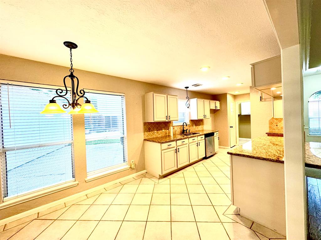 6119 Plantation Bay Drive, Katy, Texas image 6
