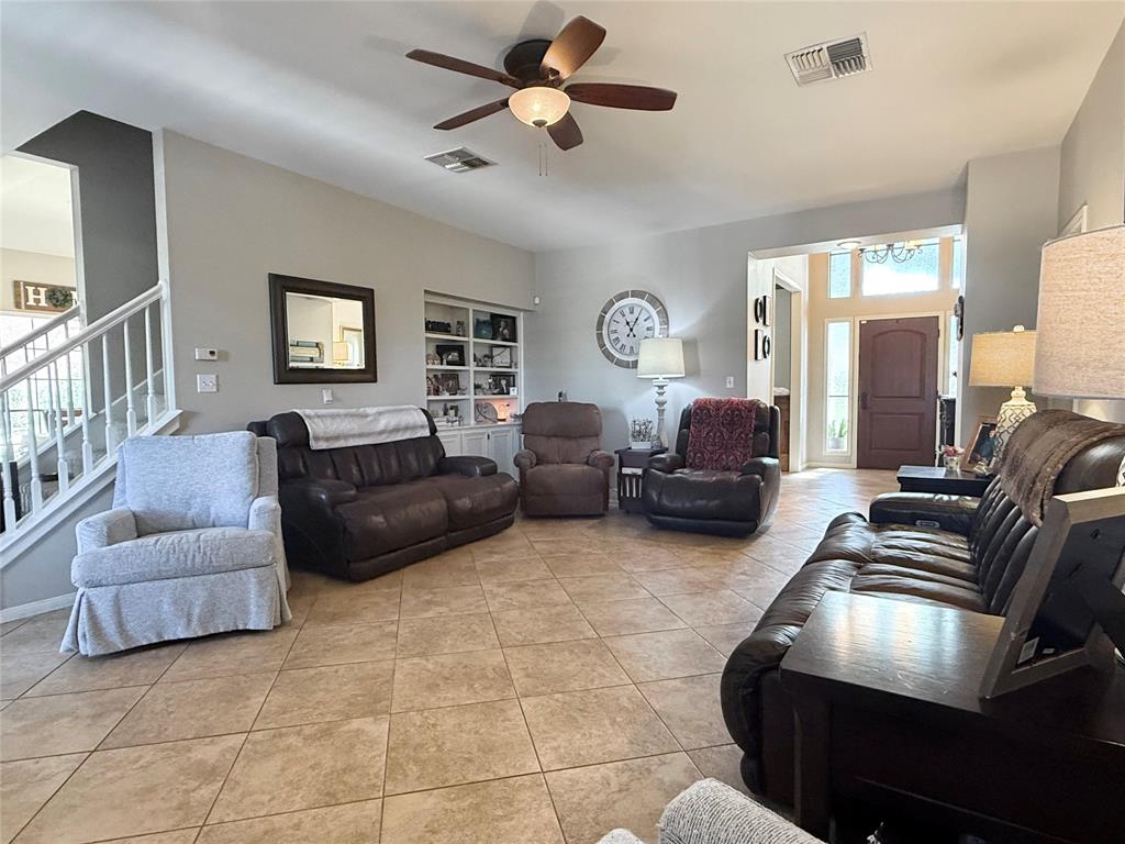 1210 Meadow Creek Drive, El Campo, Texas image 5