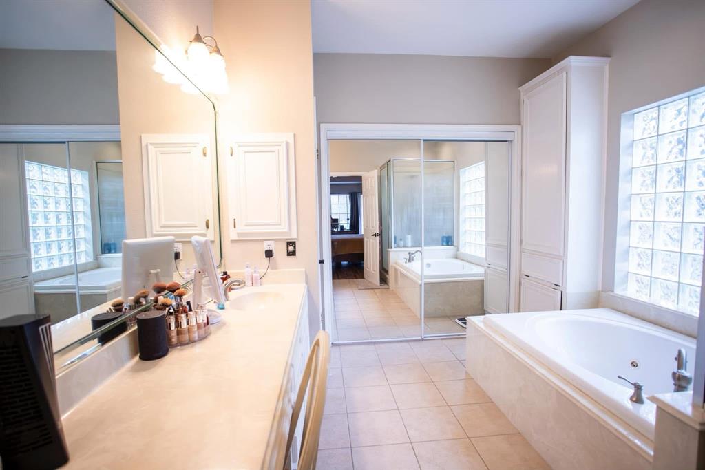 1210 Meadow Creek Drive, El Campo, Texas image 11