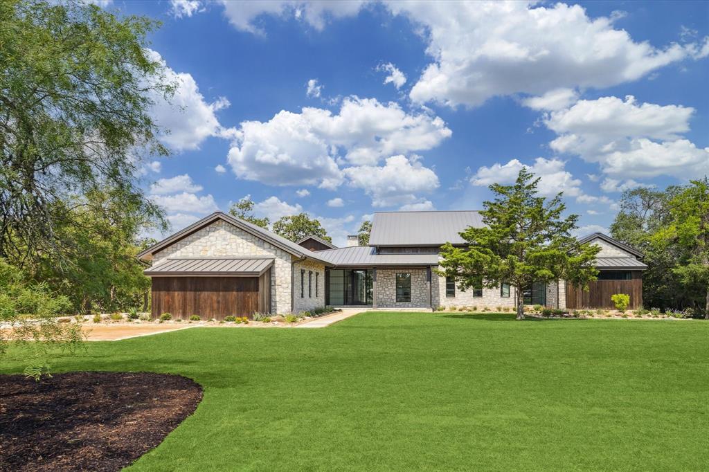 102 Labrador Lane, Columbus, Texas image 1