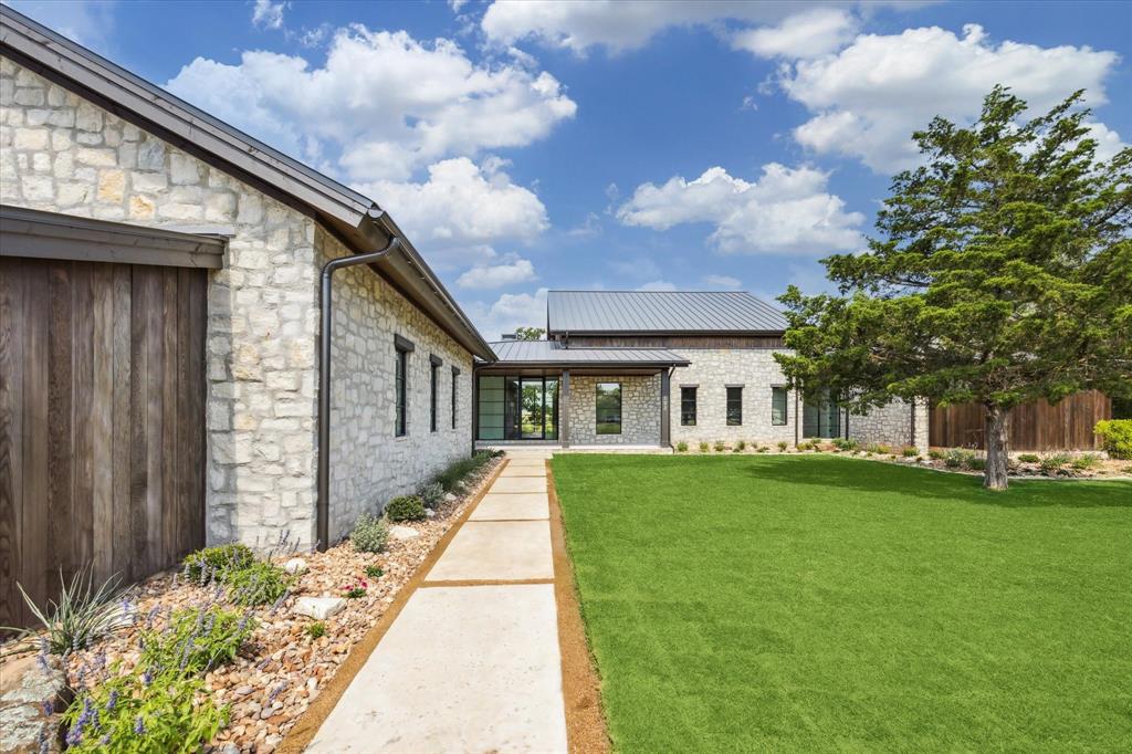102 Labrador Lane