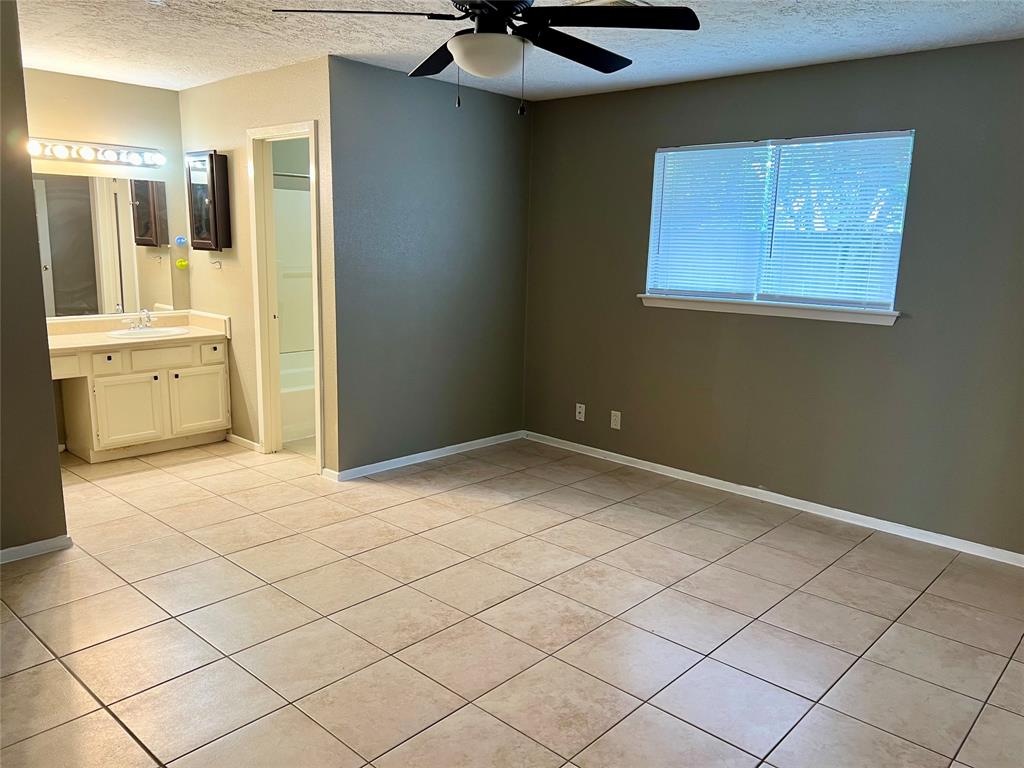 2503 Ironclad Drive, League City, Texas image 23