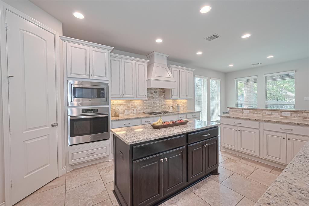 110 Deerchase Drive, Conroe, Texas image 18