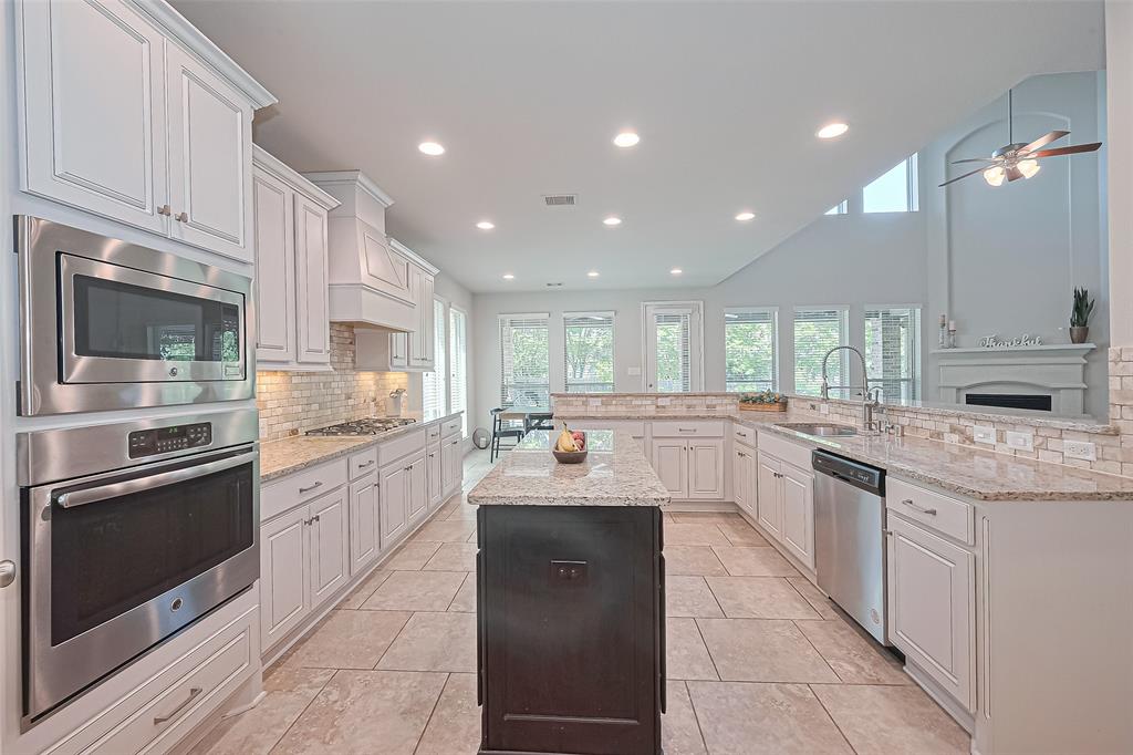 110 Deerchase Drive, Conroe, Texas image 17