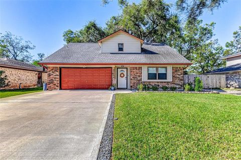 A home in Clute