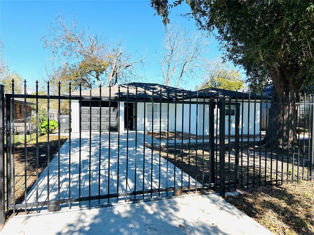 3605 Barberry Drive, Houston, Texas image 1