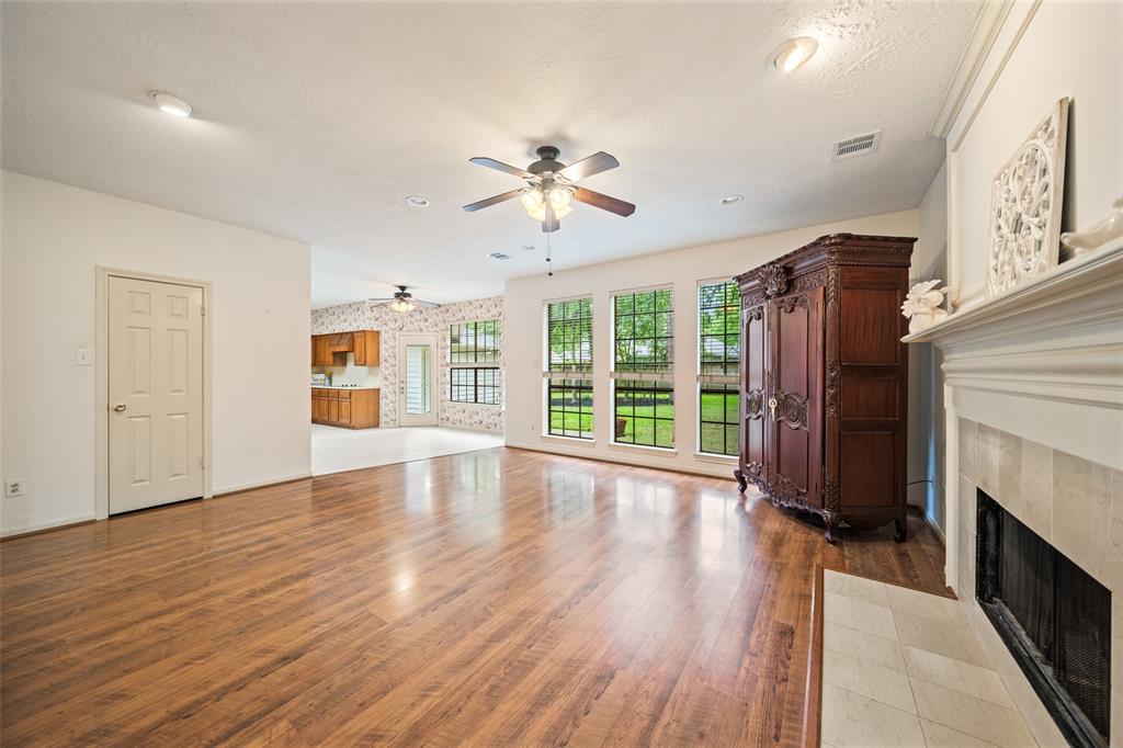15 S Duskwood Place, The Woodlands, Texas image 19