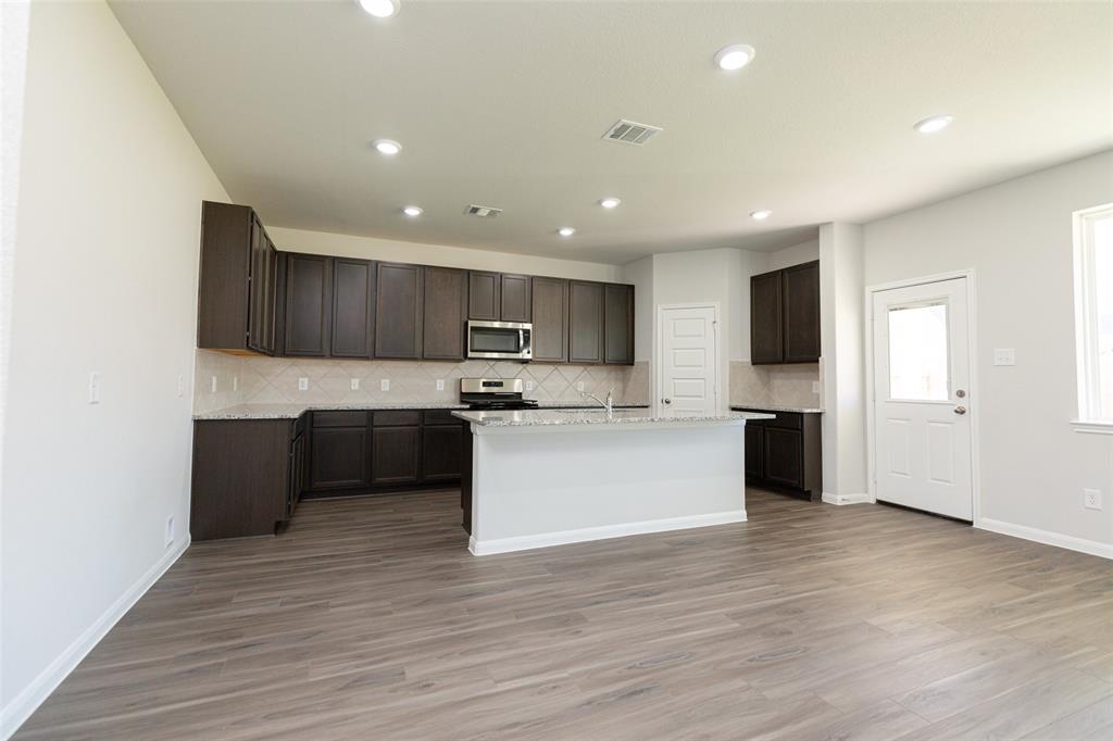 16920 Hazelnut Drive, Conroe, Texas image 10