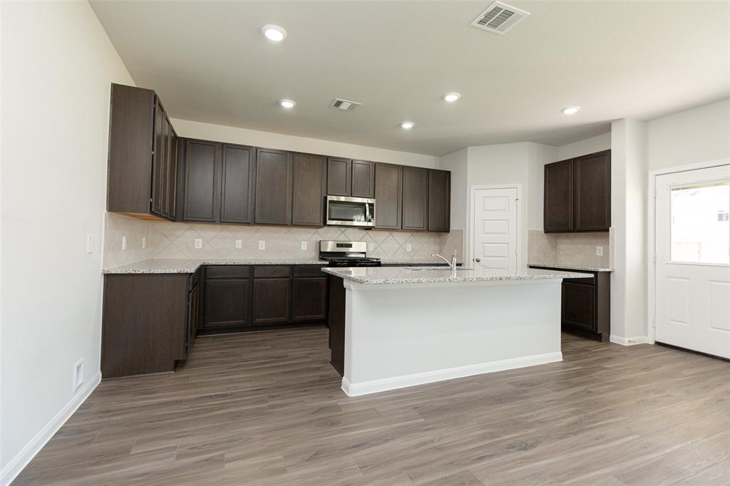 16920 Hazelnut Drive, Conroe, Texas image 12