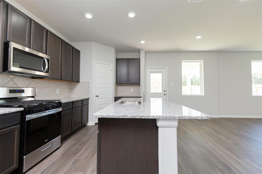 16920 Hazelnut Drive, Conroe, Texas image 14