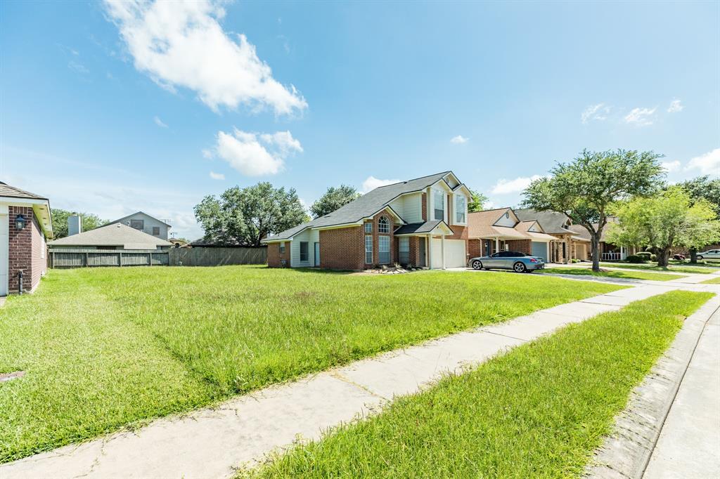 105 Cacao Street, Lake Jackson, Texas image 8