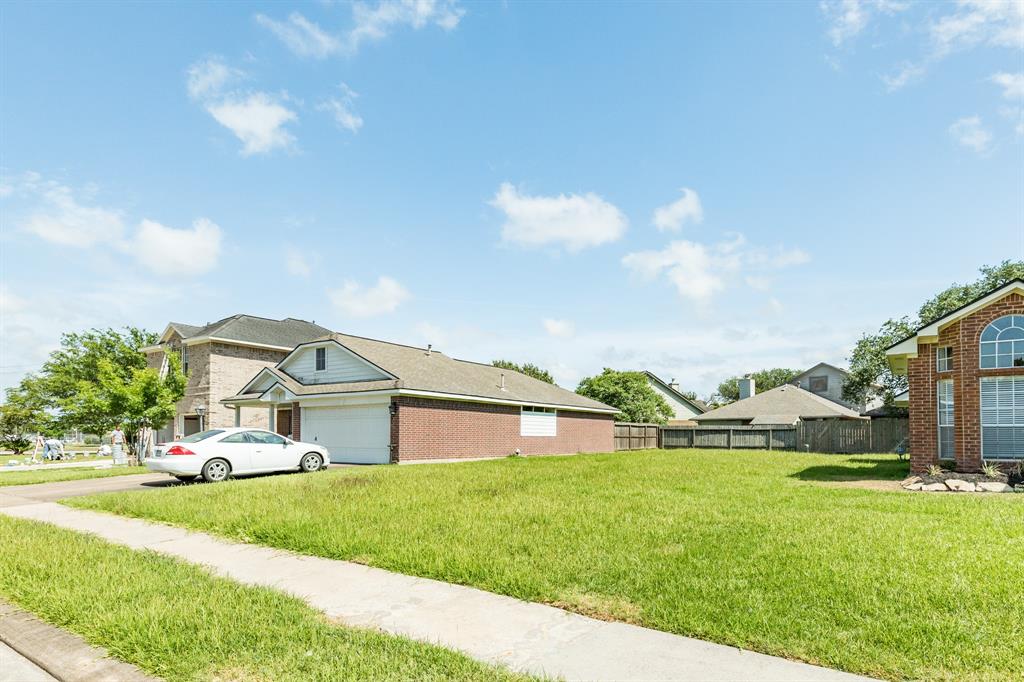 105 Cacao Street, Lake Jackson, Texas image 7