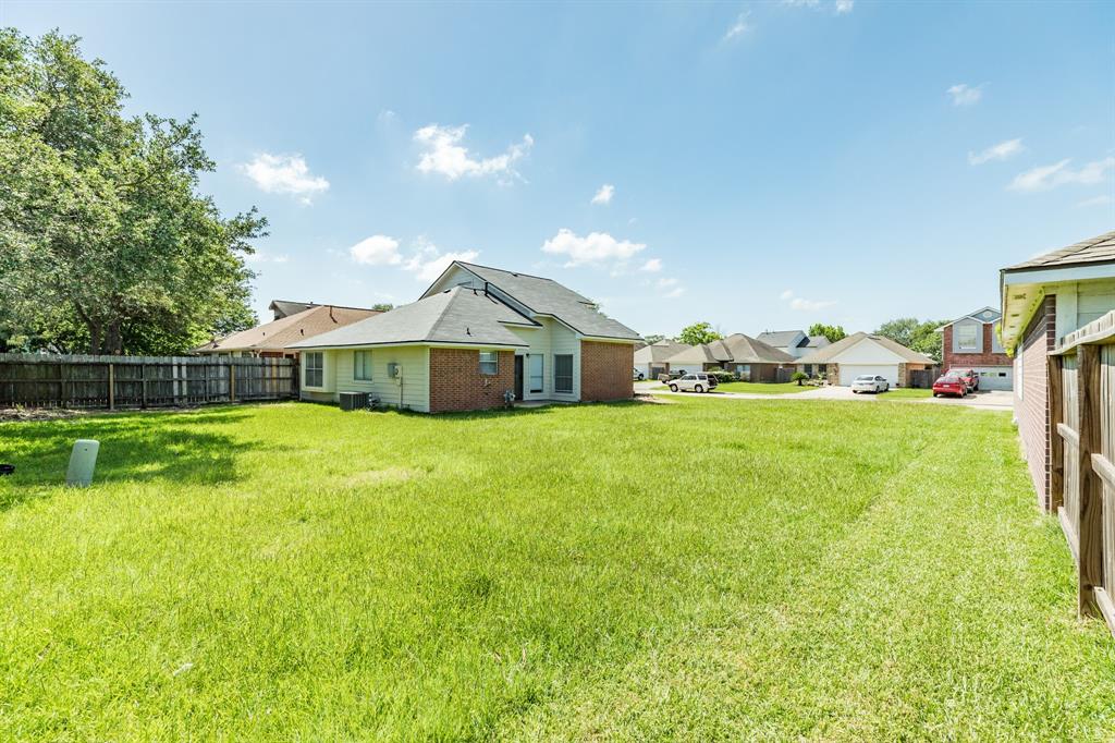 105 Cacao Street, Lake Jackson, Texas image 9