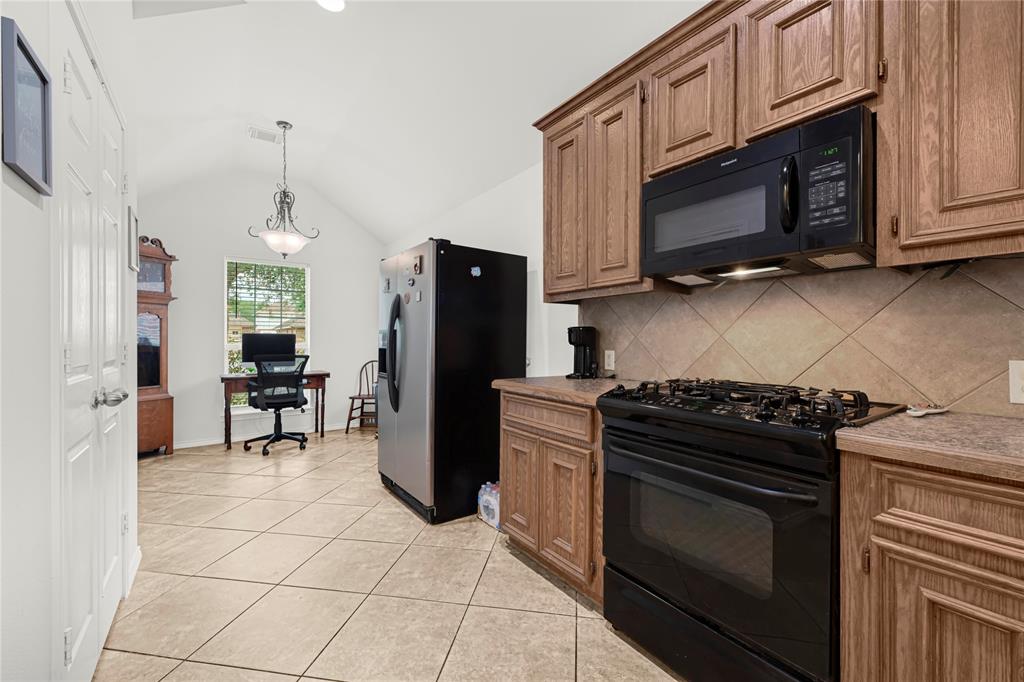 21 Signal Hill Drive, Manvel, Texas image 13
