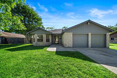 Single Family Residence in Baytown TX 12322 River Bend Drive.jpg