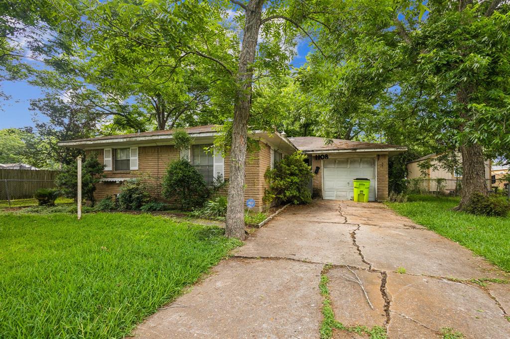 1108 Avenue, Rosenberg, Texas image 1