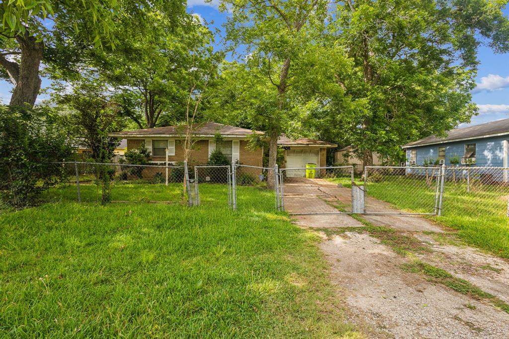 1108 Avenue, Rosenberg, Texas image 2
