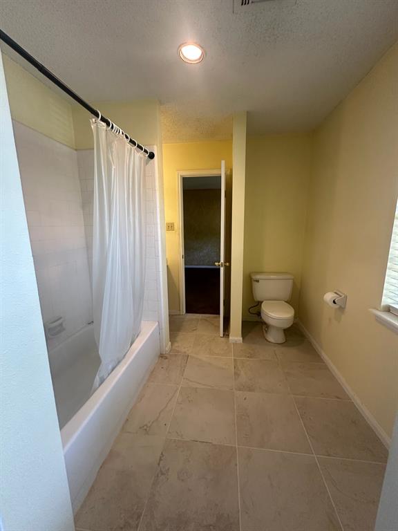 19502 Enchanted Oaks Drive, Spring, Texas image 8