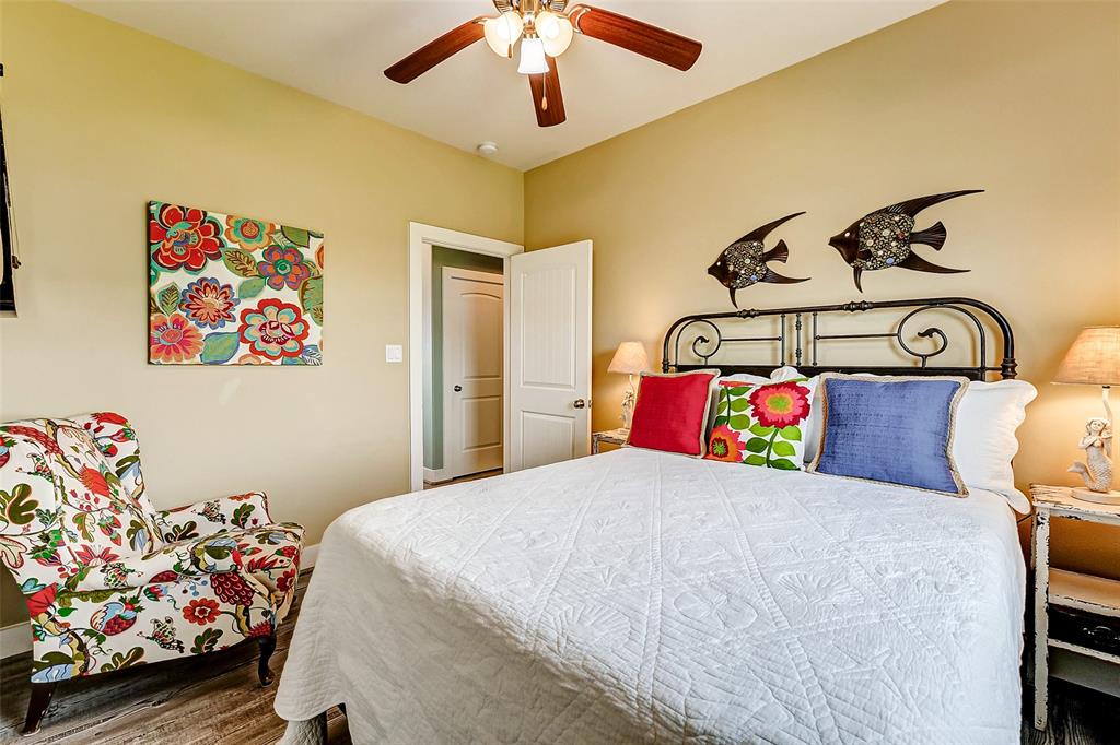 950 Seadrift Drive, Crystal Beach, Texas image 12