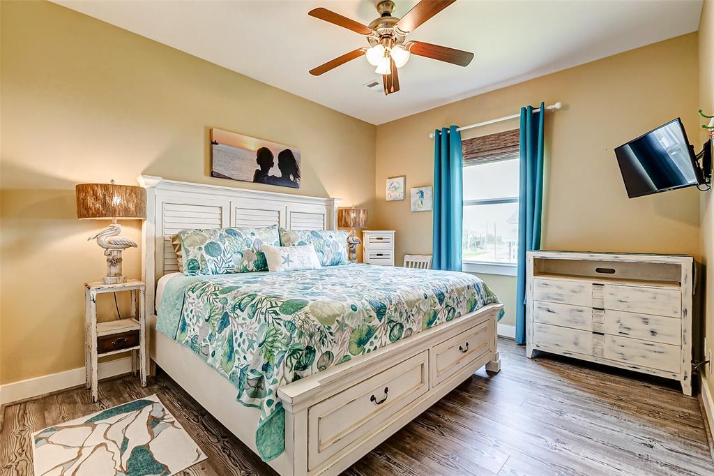 950 Seadrift Drive, Crystal Beach, Texas image 13