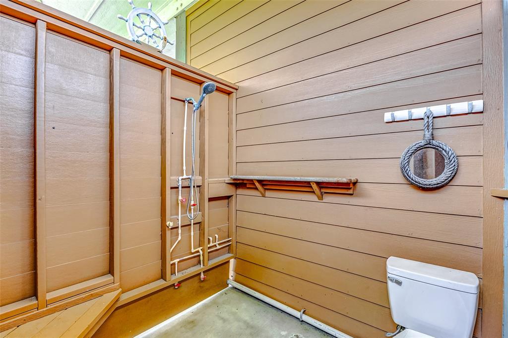 950 Seadrift Drive, Crystal Beach, Texas image 28