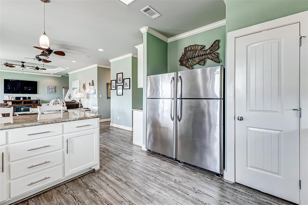 950 Seadrift Drive, Crystal Beach, Texas image 3