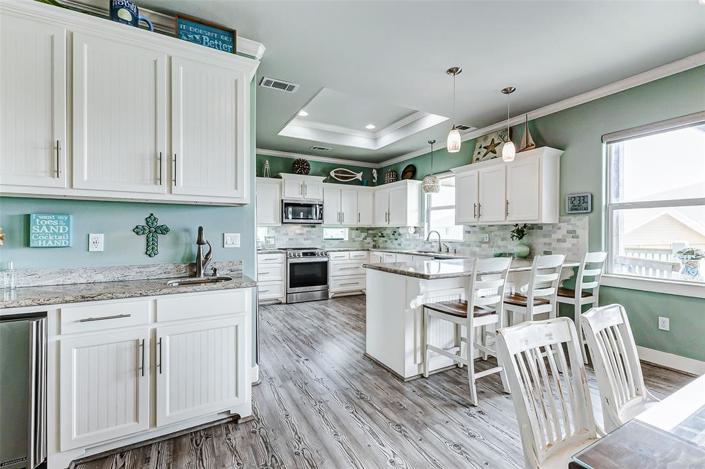 950 Seadrift Drive, Crystal Beach, Texas image 5