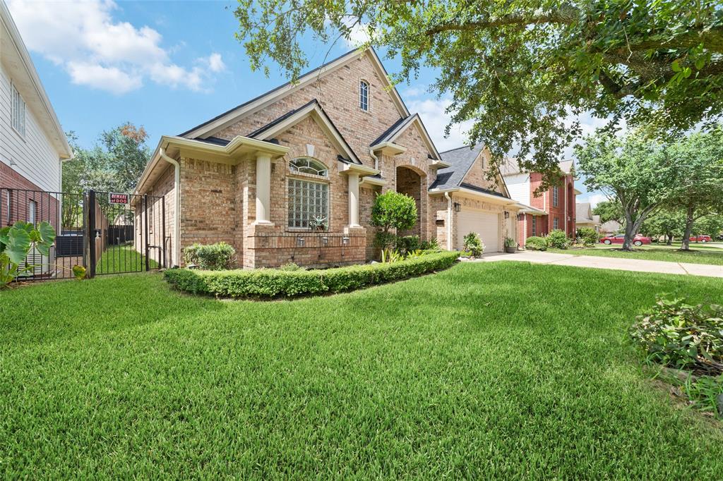 3214 E Cedar Hollow Drive