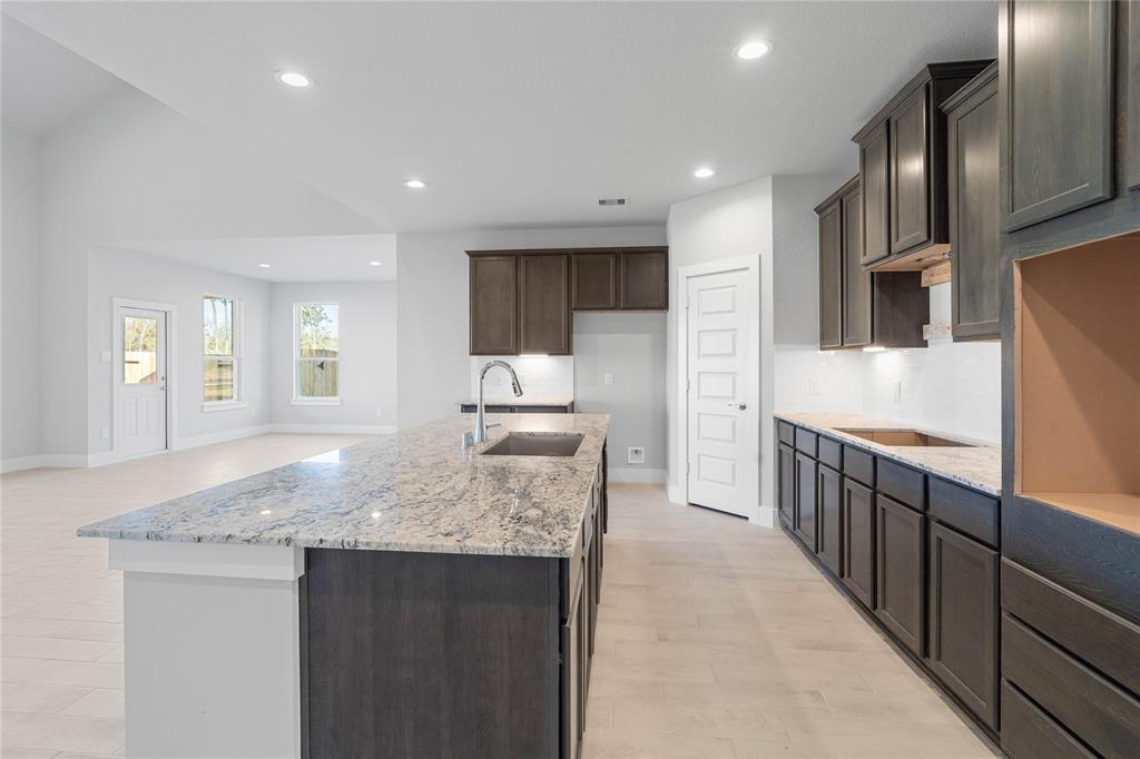 2025 Atlas Cedar Drive, Conroe, Texas image 3