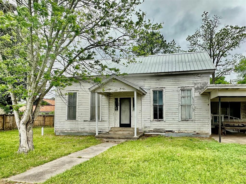 109 N Village Street, Woodville, Texas image 1