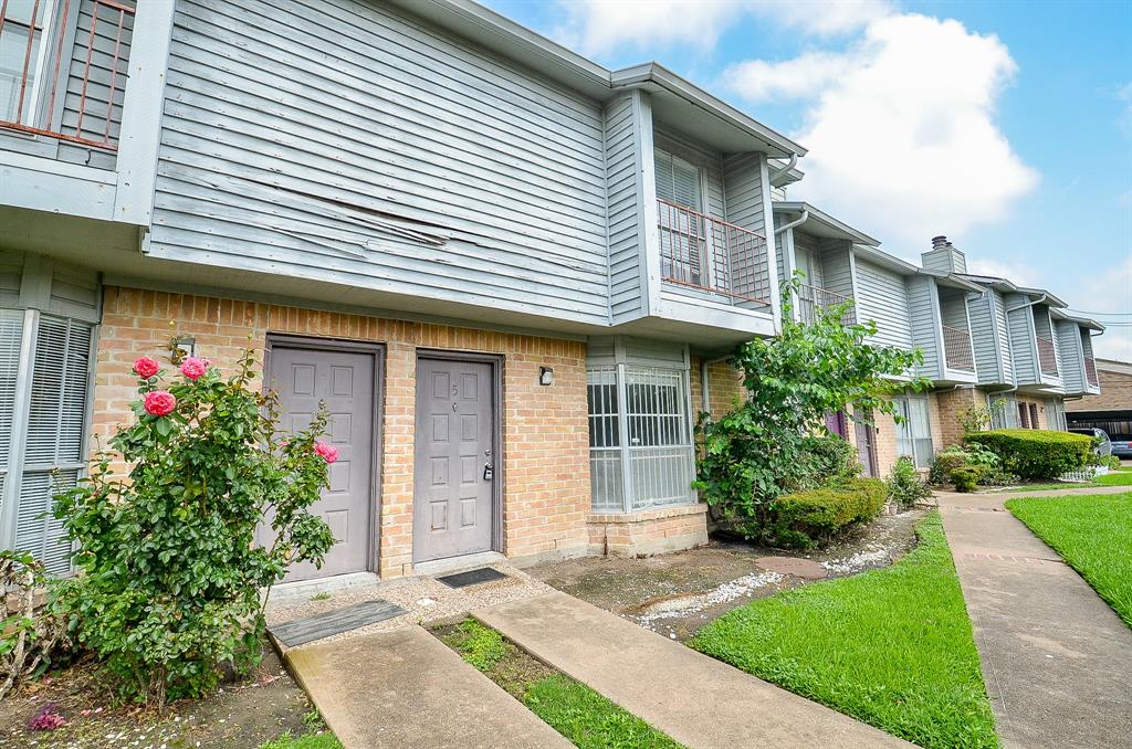 9350 Country Creek Drive #5, Houston, Texas image 2