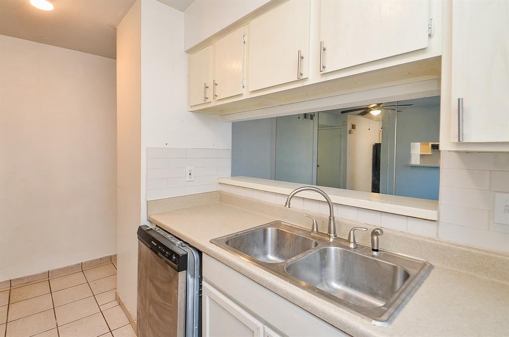 9350 Country Creek Drive #5, Houston, Texas image 8