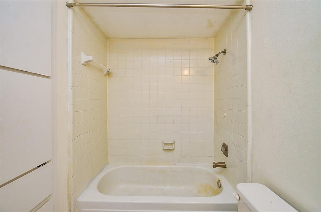 9350 Country Creek Drive #5, Houston, Texas image 19