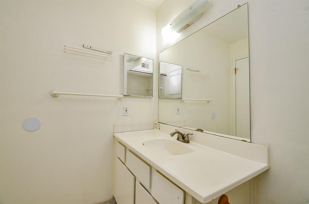 9350 Country Creek Drive #5, Houston, Texas image 28