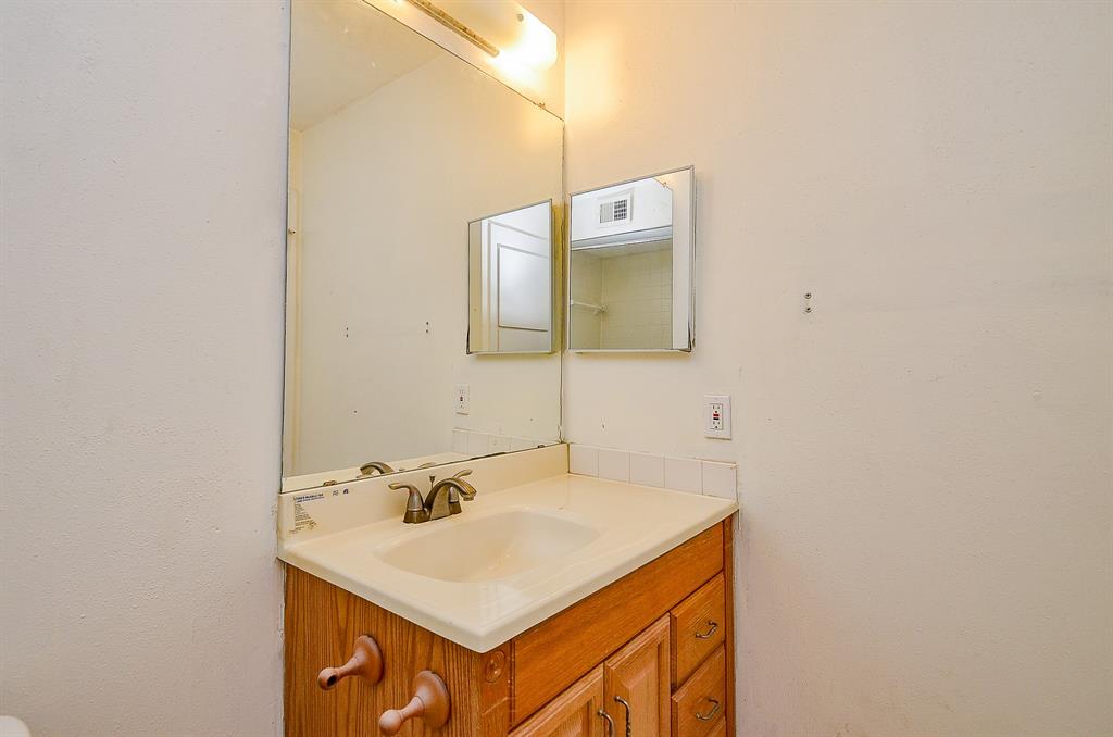 9350 Country Creek Drive #5, Houston, Texas image 20
