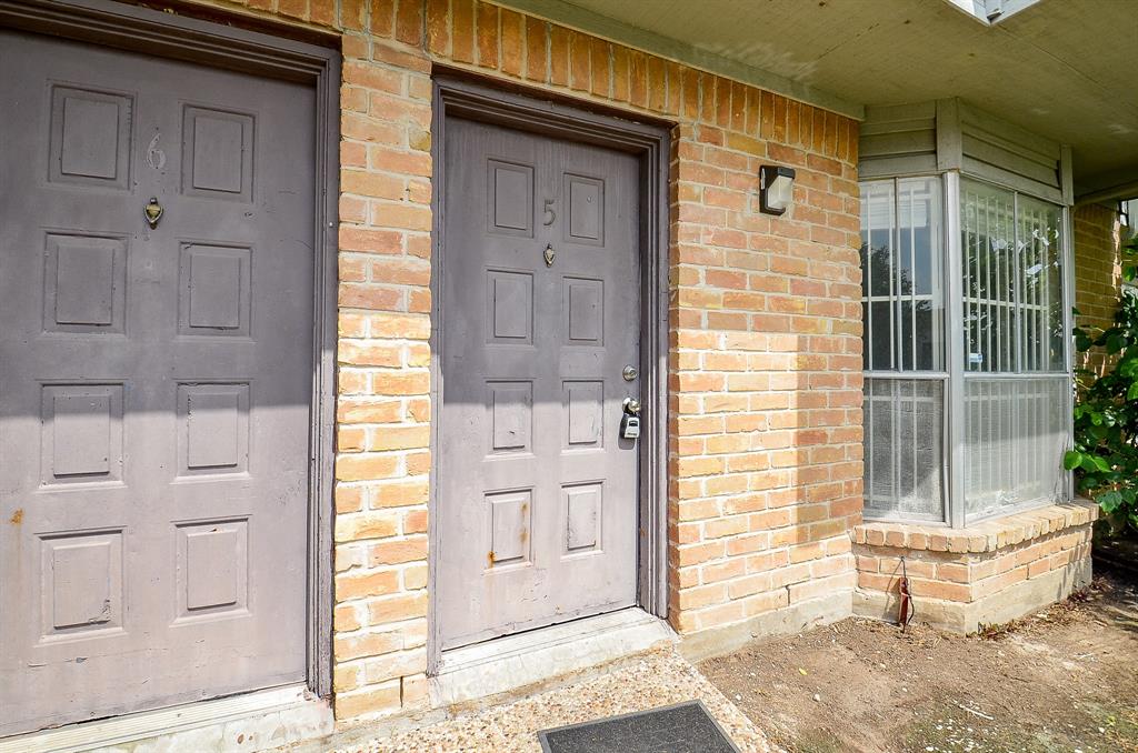 9350 Country Creek Drive #5, Houston, Texas image 1