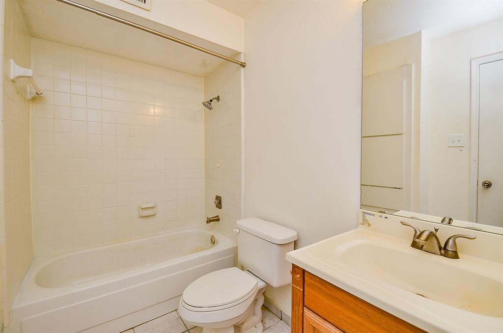 9350 Country Creek Drive #5, Houston, Texas image 18