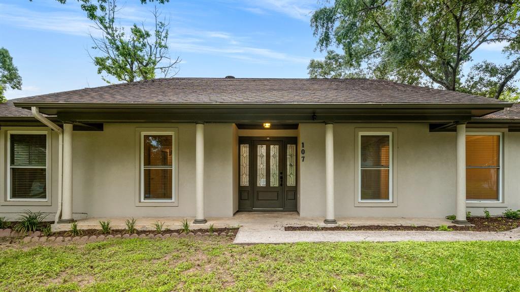 107 Woodmont Drive, Conroe, Texas image 4