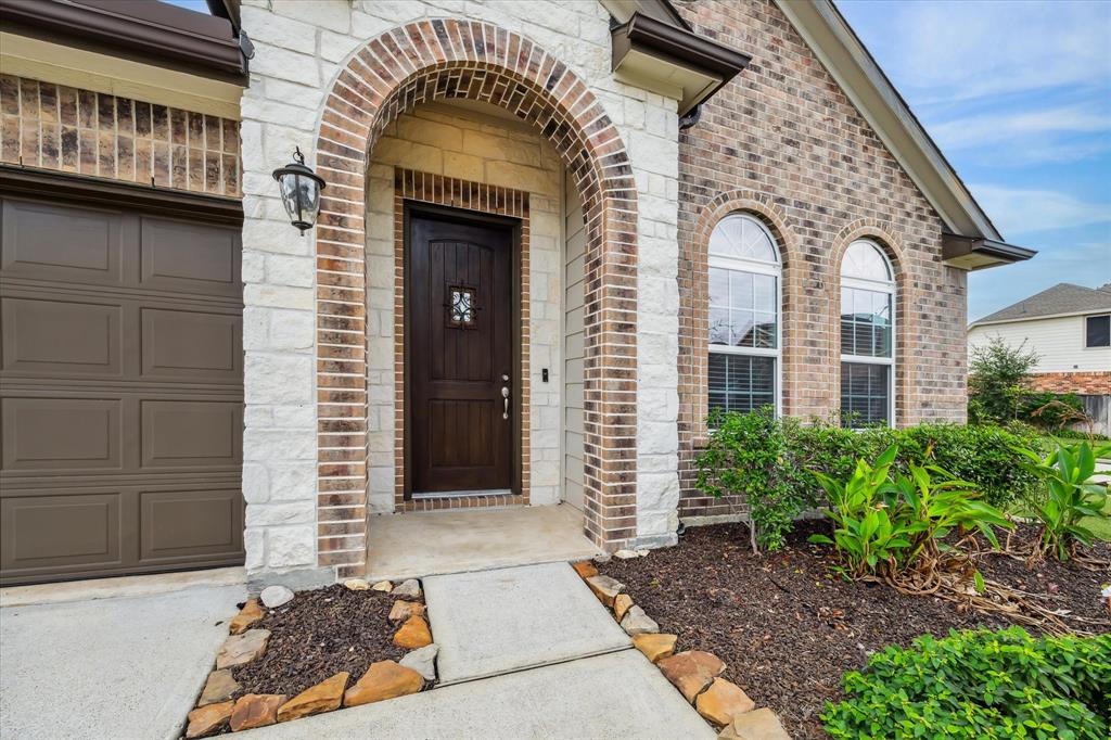 22527 Miramar Bend Drive, Tomball, Texas image 2