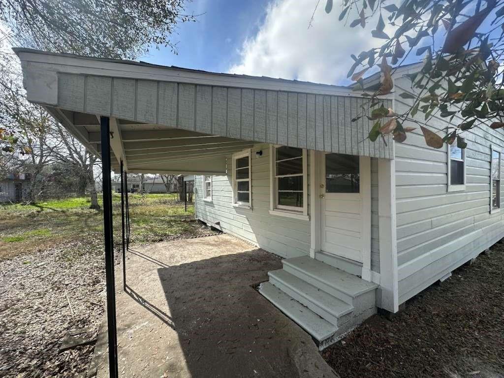 605 Palacios Street, El Campo, Texas image 1