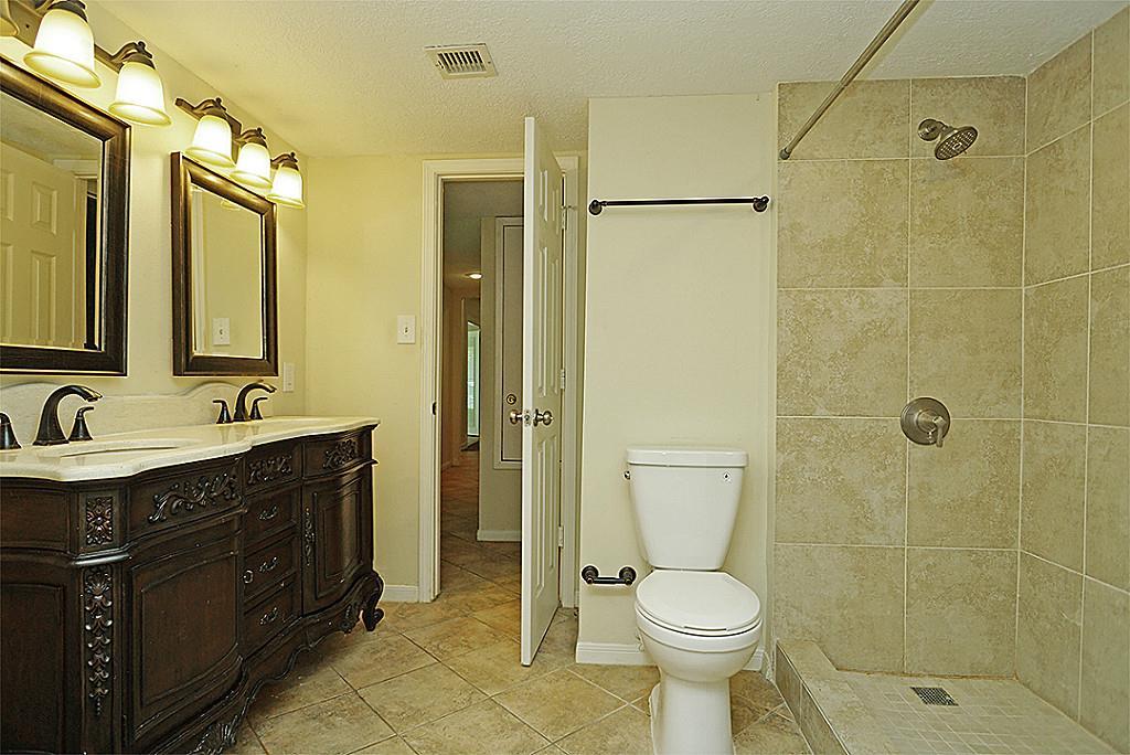 915 Marys Court, Friendswood, Texas image 11