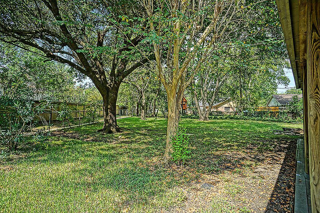 915 Marys Court, Friendswood, Texas image 23