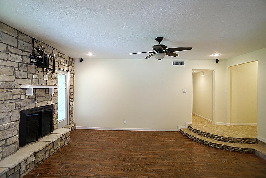 915 Marys Court, Friendswood, Texas image 18