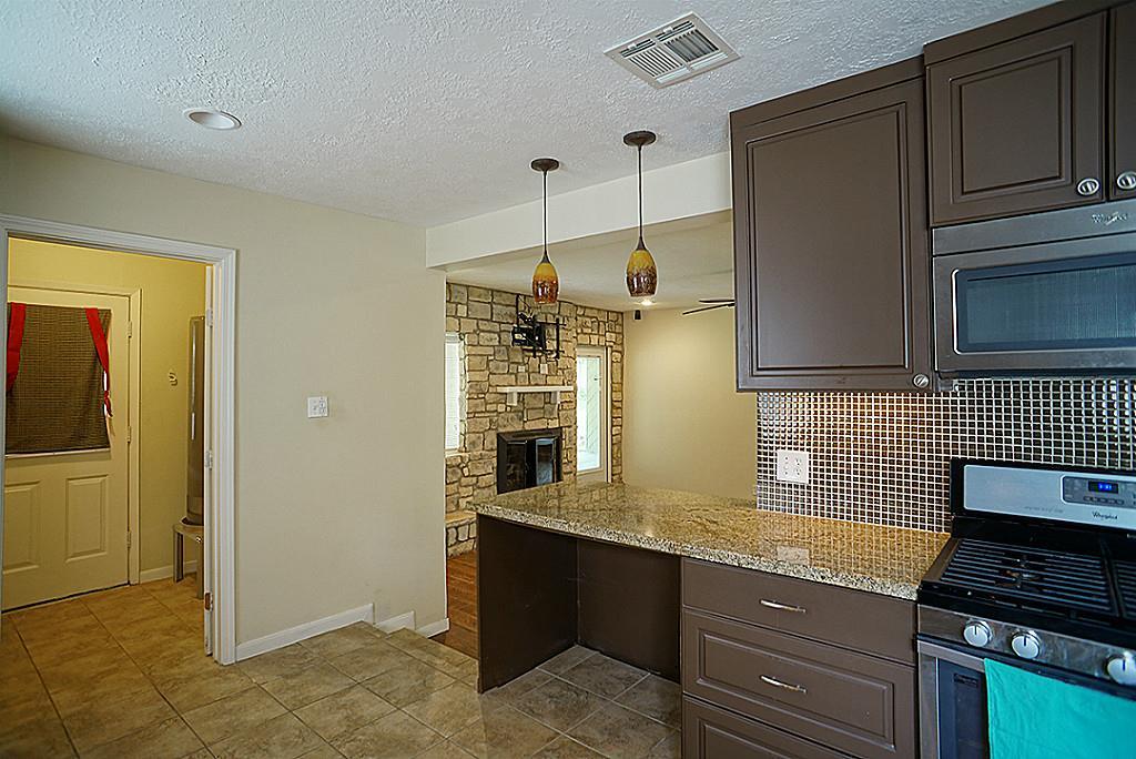 915 Marys Court, Friendswood, Texas image 8