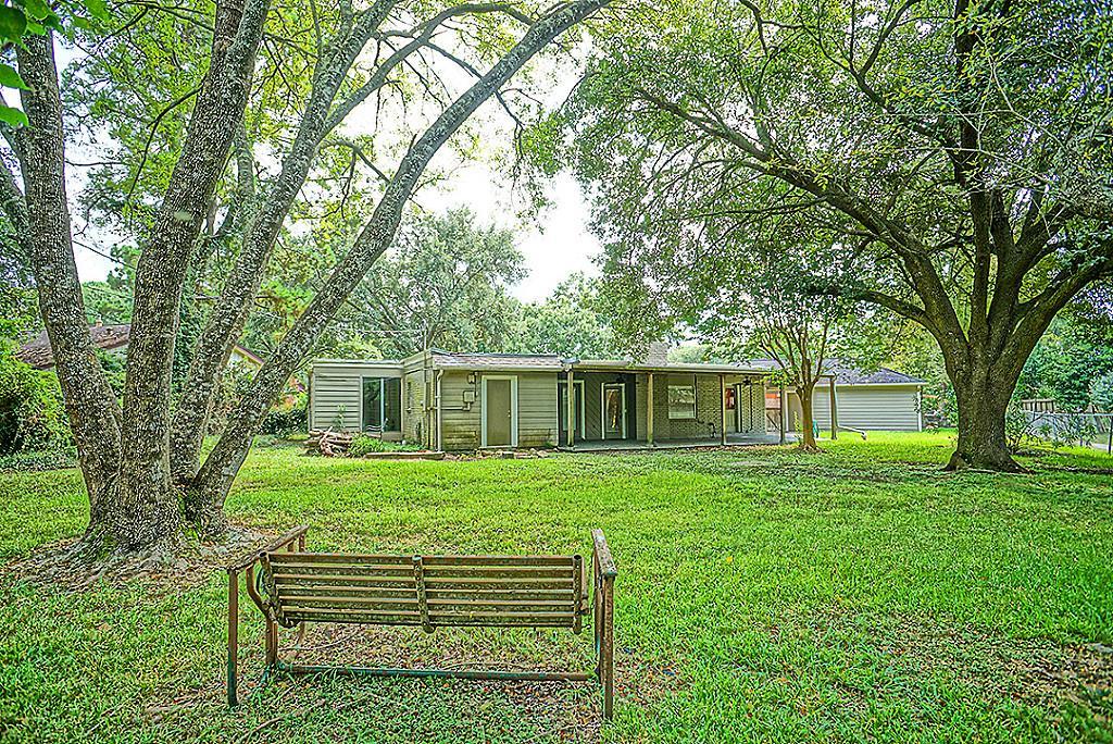 915 Marys Court, Friendswood, Texas image 24