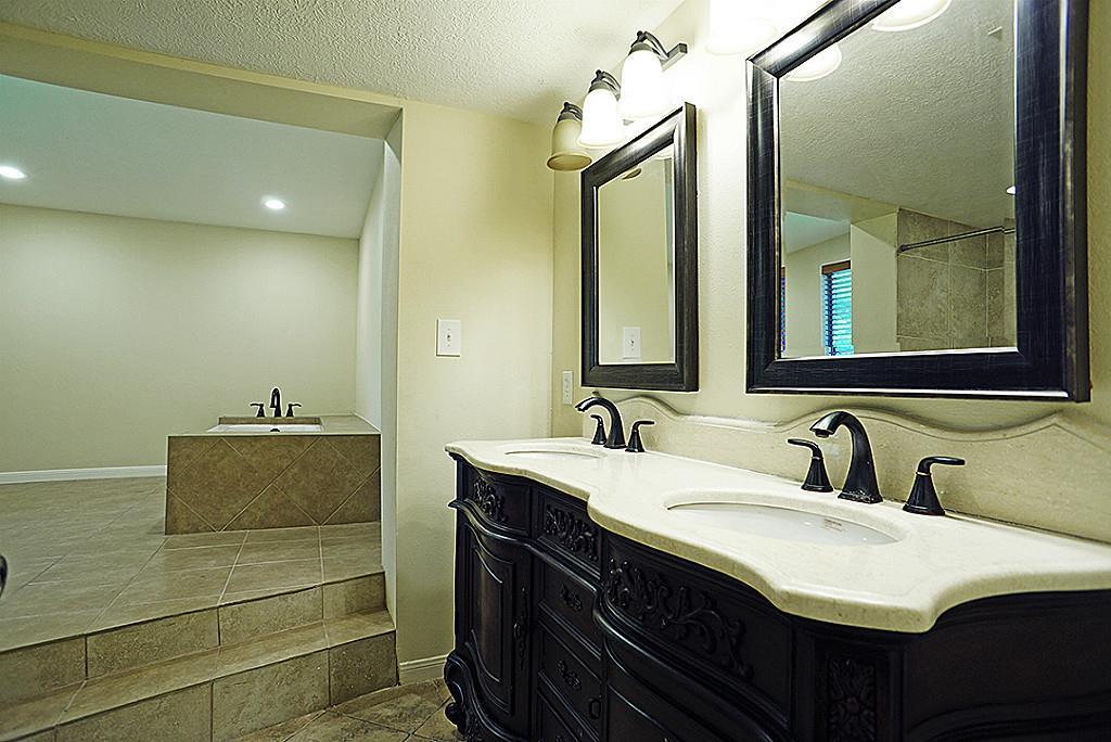 915 Marys Court, Friendswood, Texas image 14