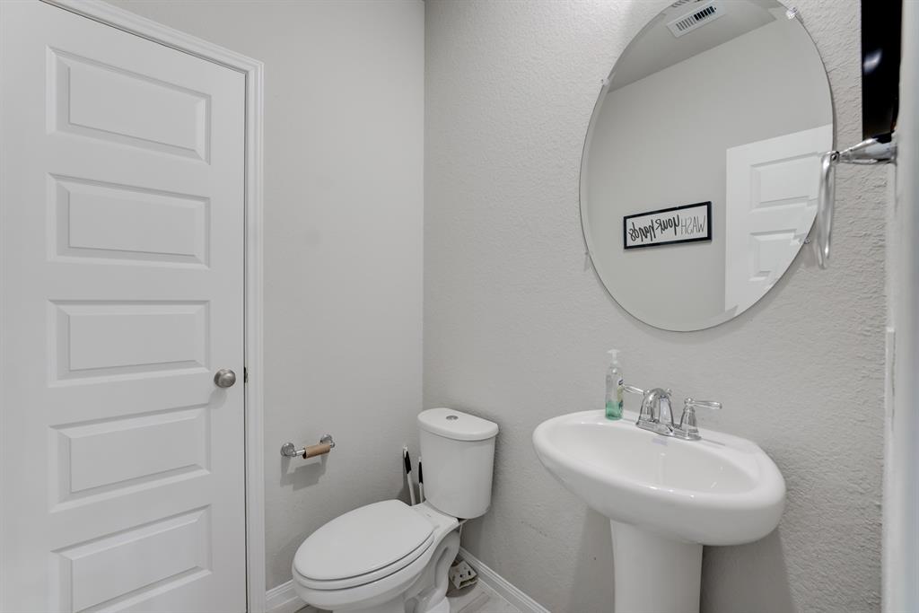 10739 Cliffs View Drive, Rosharon, Texas image 13