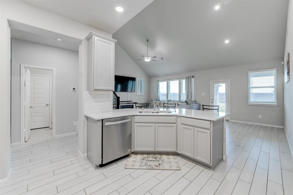 10739 Cliffs View Drive, Rosharon, Texas image 19