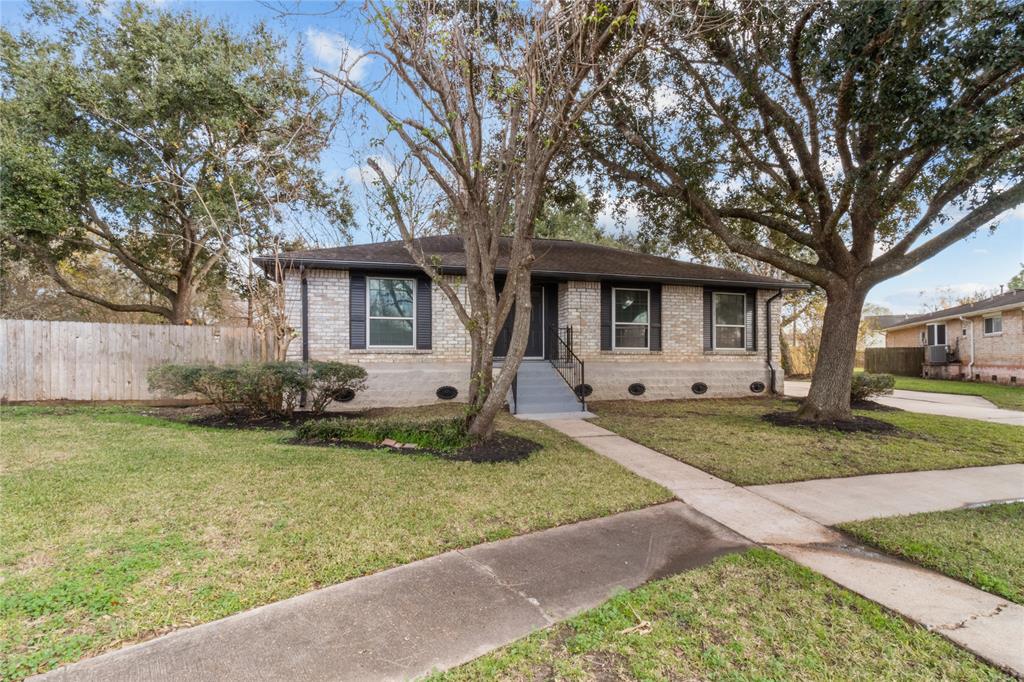 705 Doral Court, Friendswood, Texas image 3