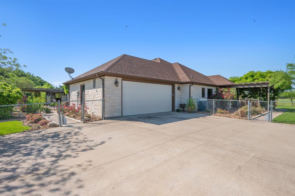 7754 Edge Cut Off Road, Hearne, Texas image 31